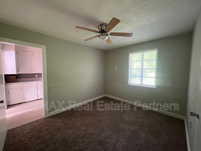 Building Photo - 201 Rosewood Dr