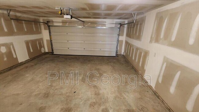 Building Photo - 734 Cole Dr