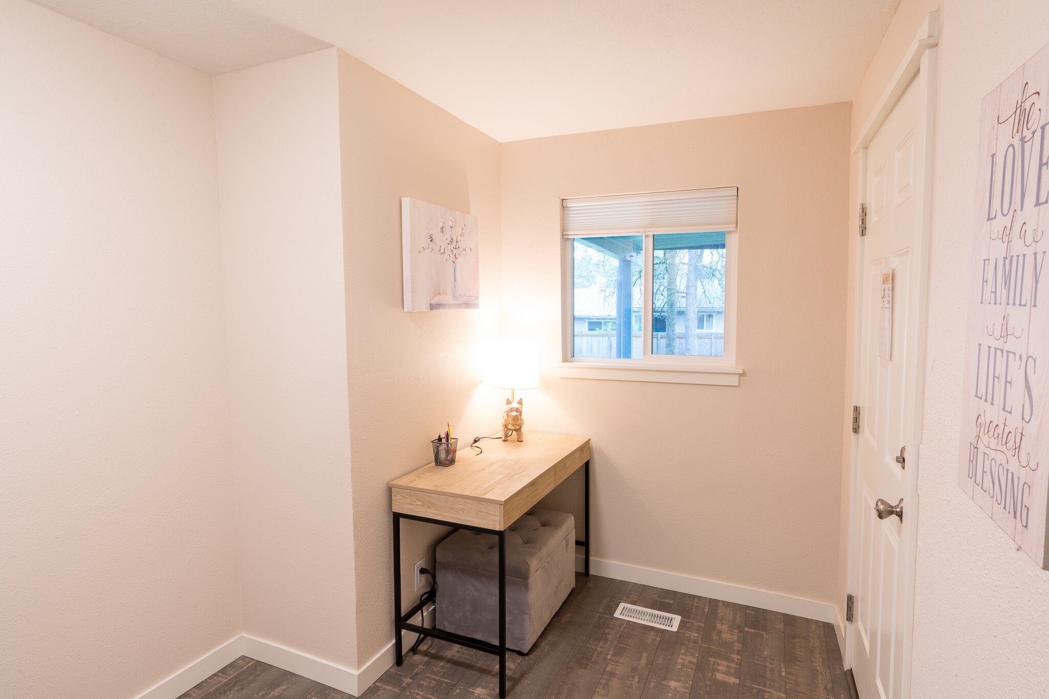 Building Photo - 8985 SW Center St