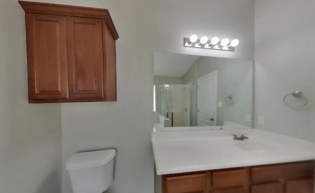 Building Photo - Spacious, Stylish, and Simply Perfect — 3-Bedroom Home