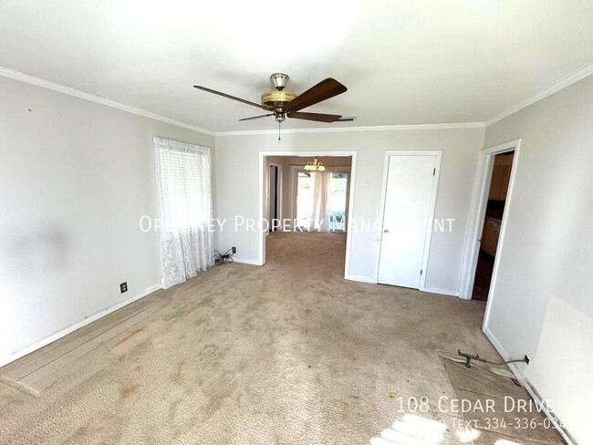 Building Photo - Charming and spacious 3-bedroom, 2-bath ho...