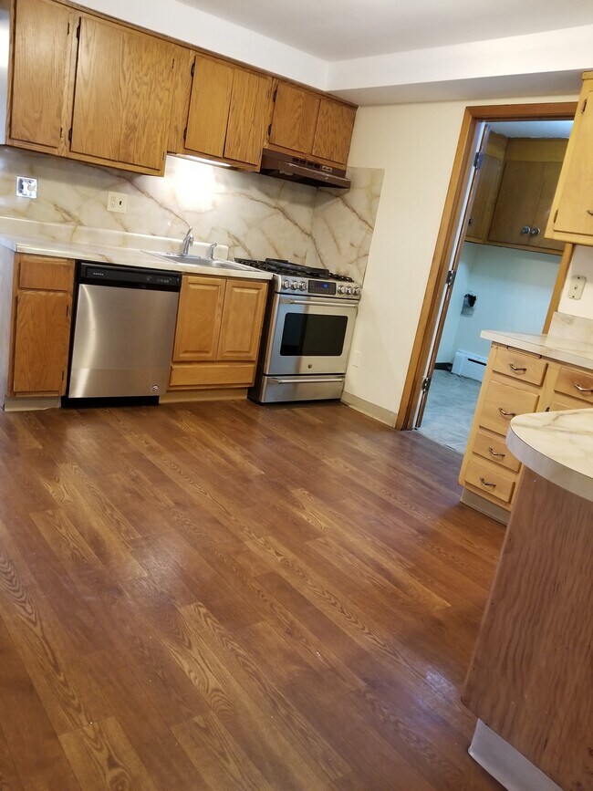 37 Grant St 37 Grant St Fairview NJ 07022 Apartment Finder