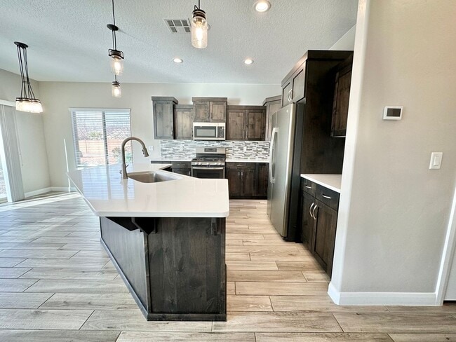 Building Photo - Red Mountain Jewel!  WITH SOLAR PANELS!!