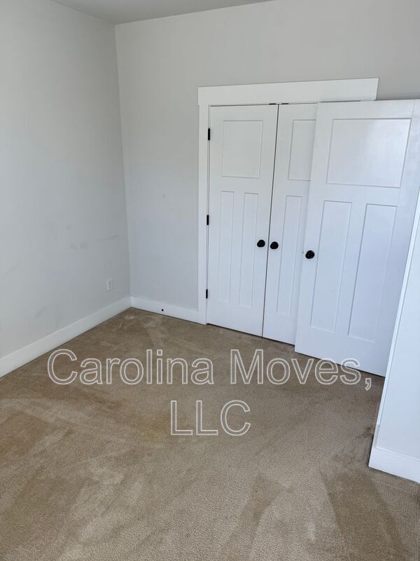 Building Photo - 129 Foxbank Cir