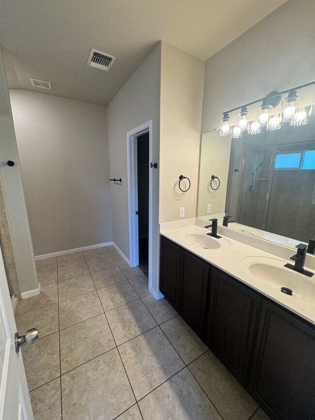 Building Photo - Spacious 4-Bed, 2-Bath Home in Avery Park, Granite, Open Concept & Covered Porch