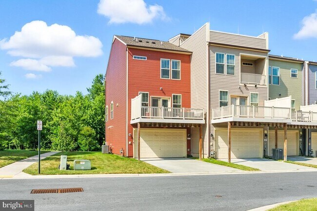 Building Photo - 831 Badger Ave