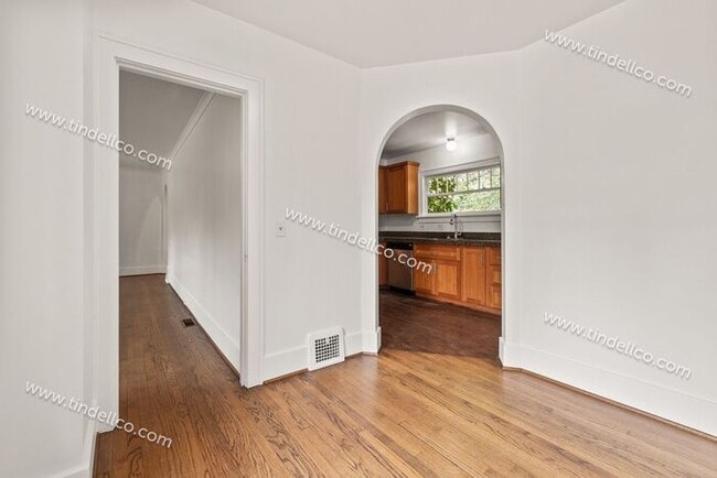 Building Photo - Modern Mediterranean 2 Bed/2 Bath with plenty of space - Pet Friendly!