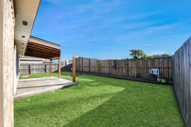 Building Photo - 10011 Berry Limb Dr