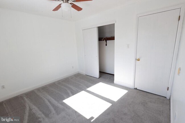 Building Photo - 8 Fanelli Ln