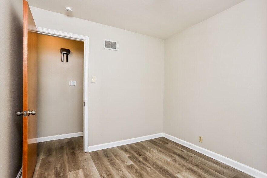 Building Photo - 9609 Griffin Dr