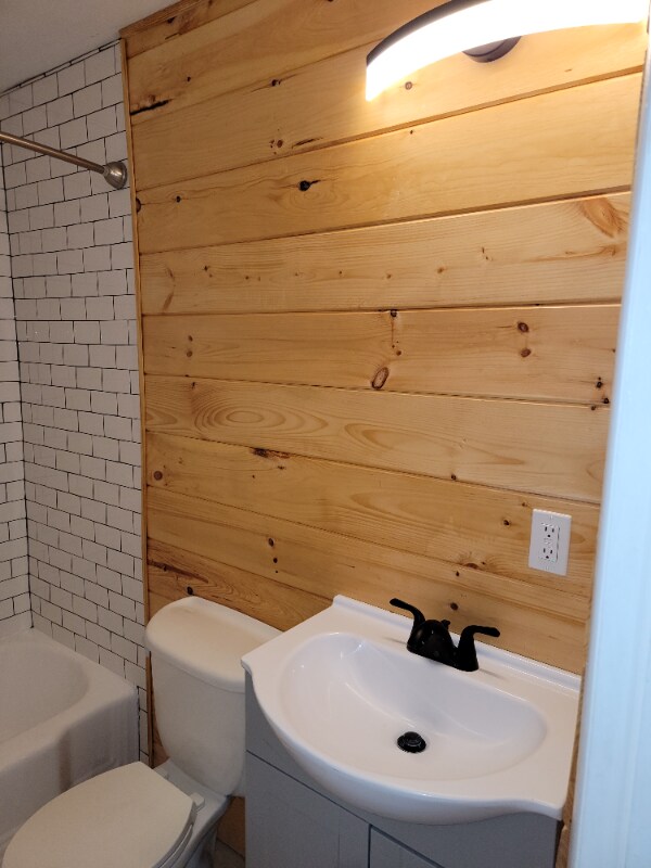 Building Photo - 2339 Boas St