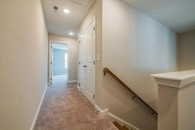 Building Photo - 121 Priestwood Ln