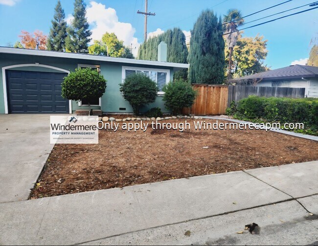 Primary Photo - Gorgeous Halfplex in the heart of Carmicha...