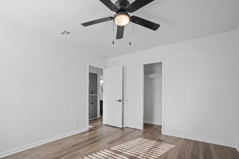 Building Photo - 513 Manor Dr