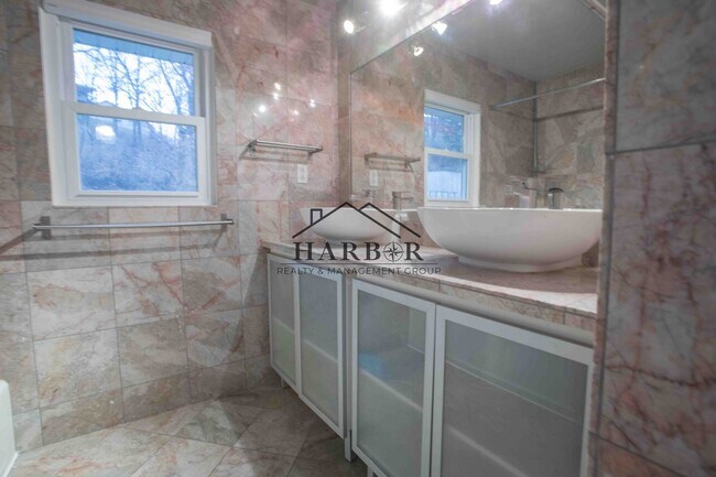 Building Photo - 2 Bedroom Single-Family Home in SW Rochest...