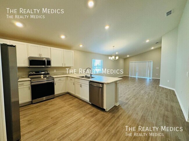 Building Photo - 1097 SILAS St