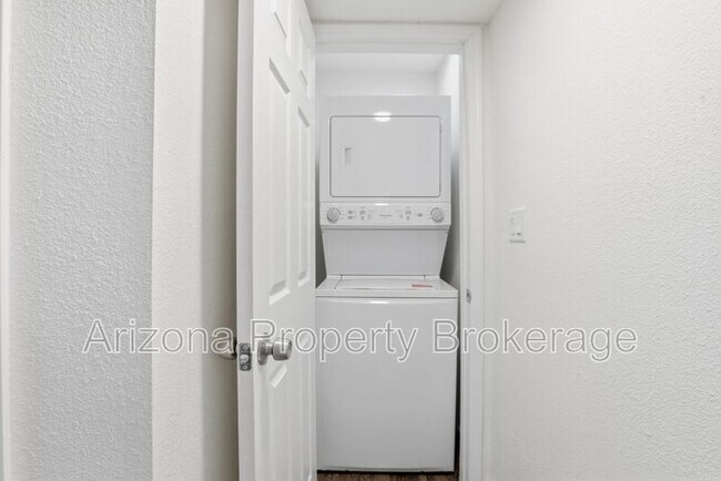 Building Photo - 4150 N 25th St