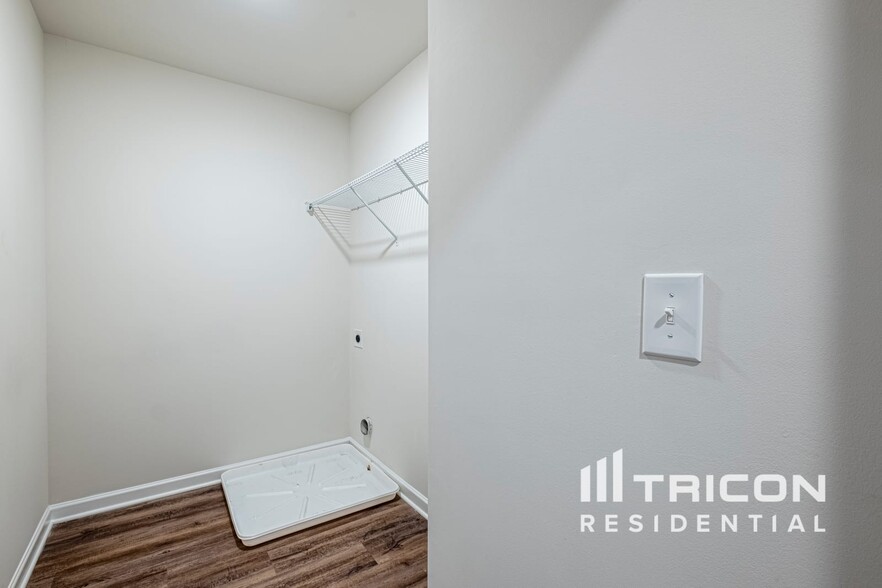 Building Photo - 1492 Silver Charm Ln
