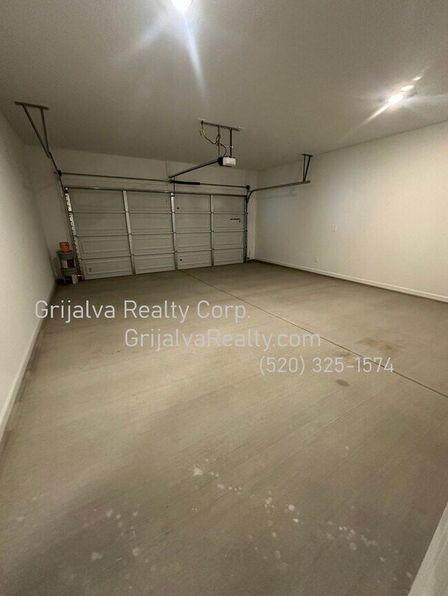 Building Photo - 9738 W Larson St