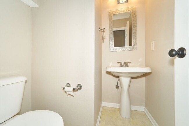 Building Photo - Large 4 Bedroom and Brownsburg Schools!