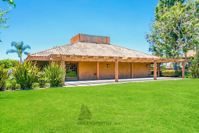 Building Photo - Charming 1-bedroom, 1-bath Condo in Huntington Beach
