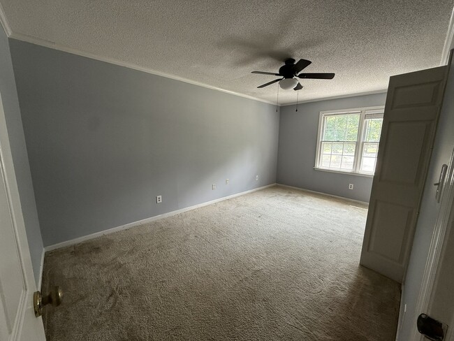 Building Photo - 110 S Pinepoint Dr