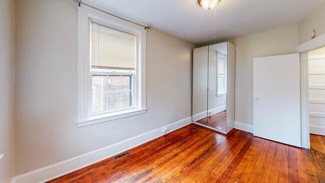 Building Photo - Stylish 2BD 1BA Across from Wooster Sq Park!