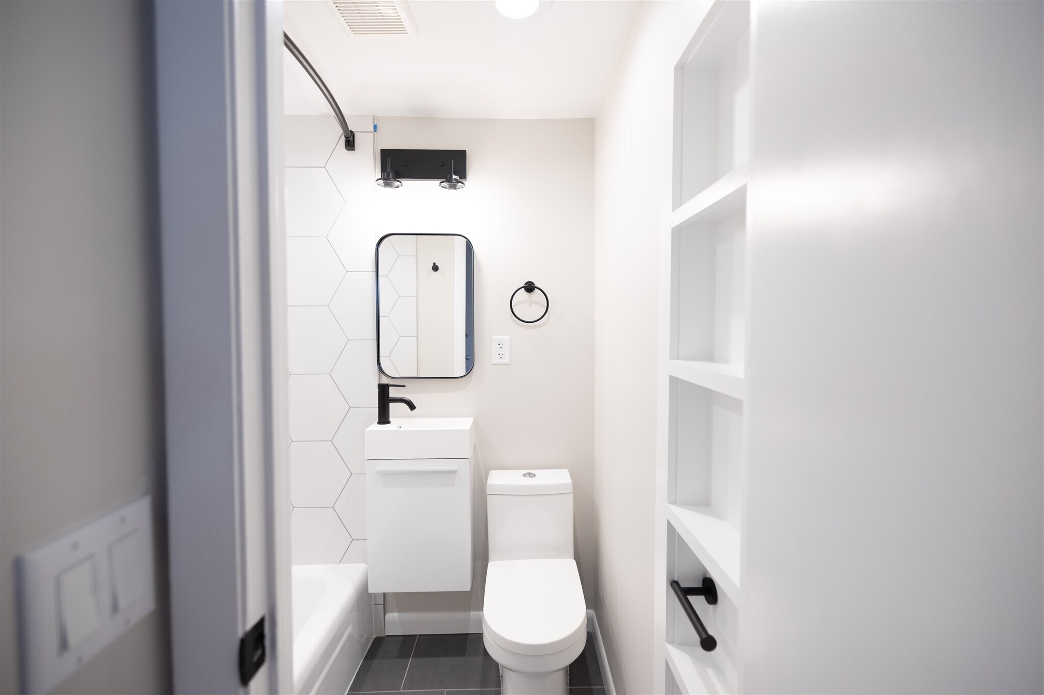 Building Photo - 158-161 Saint Botolph Unit 7F