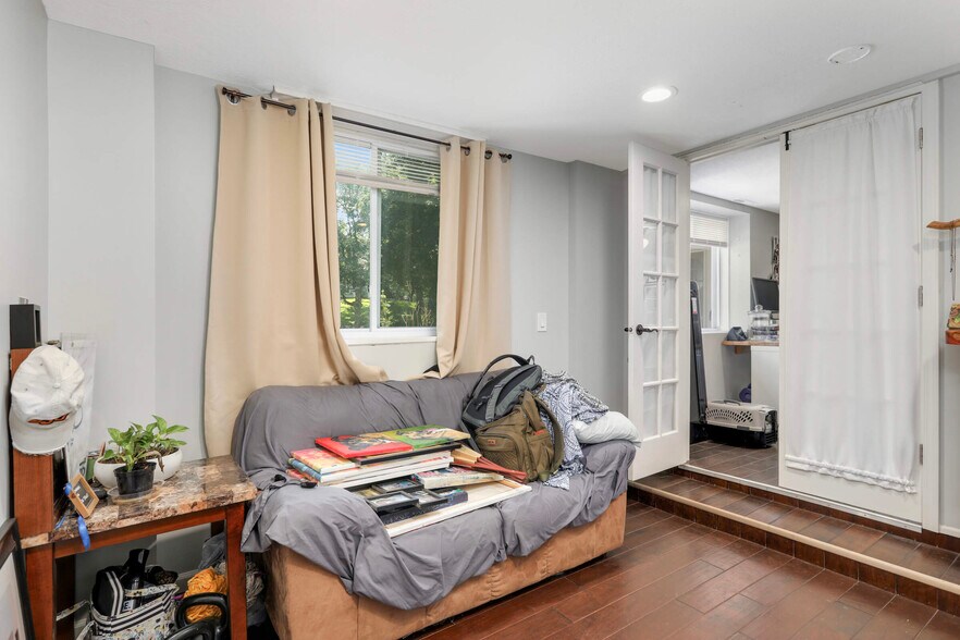 Secondary bedroom doubles as a bedroom or office/ study - 14710 13th Ave N