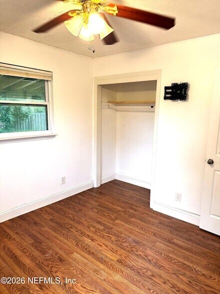 Building Photo - 2856 Beachwood Blvd