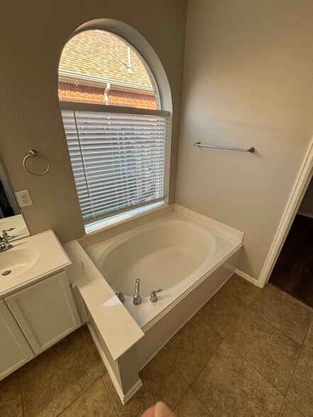 Building Photo - 2756 Thorncreek Ln