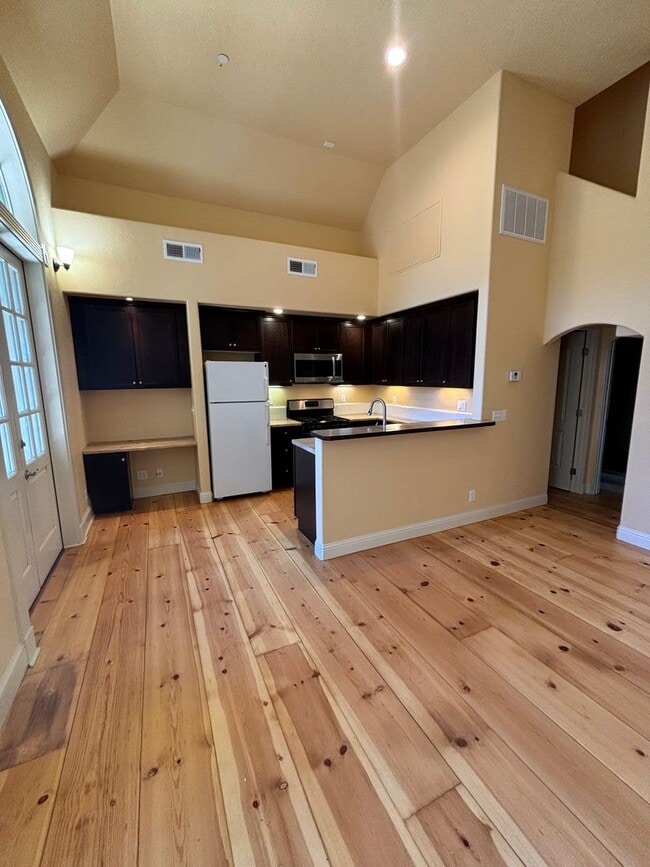 Building Photo - 2 Bedroom 1 Bathroom ADU in central Northeast Santa Rosa close to everything