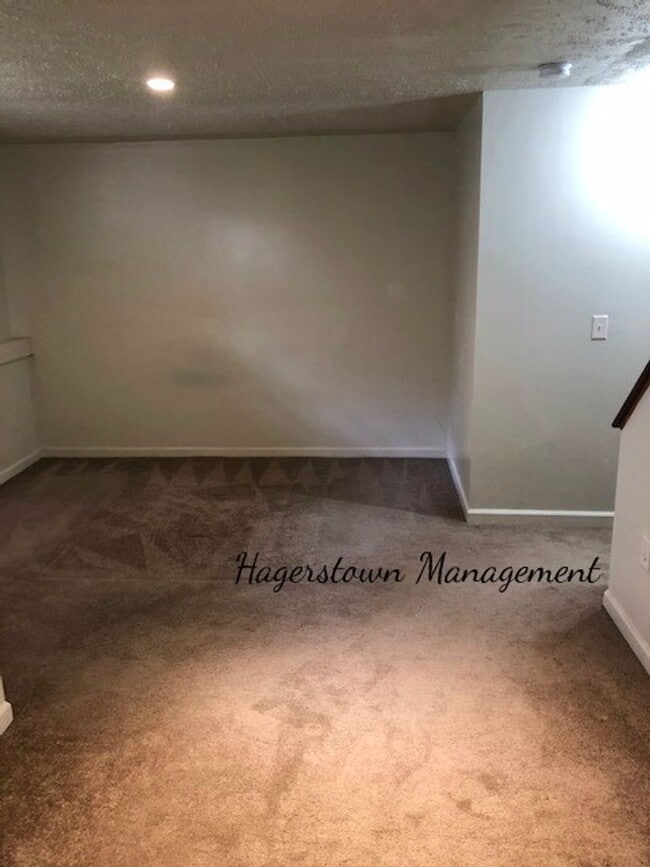 Building Photo - Duplex in Williamsport