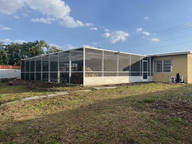 Building Photo - Saltwater canal home