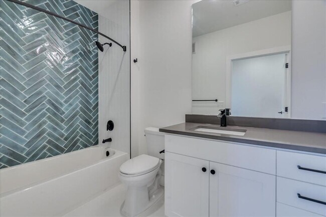 Building Photo - 3000 Duval St