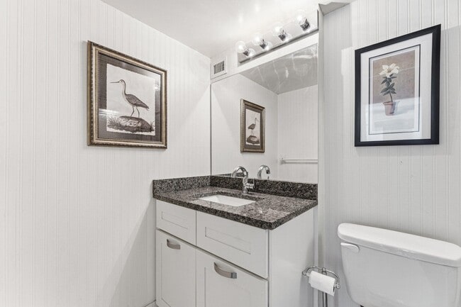 Building Photo - 3450 S Ocean Blvd