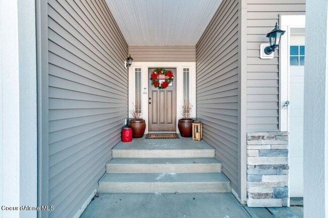 Building Photo - Great Post Falls Location!