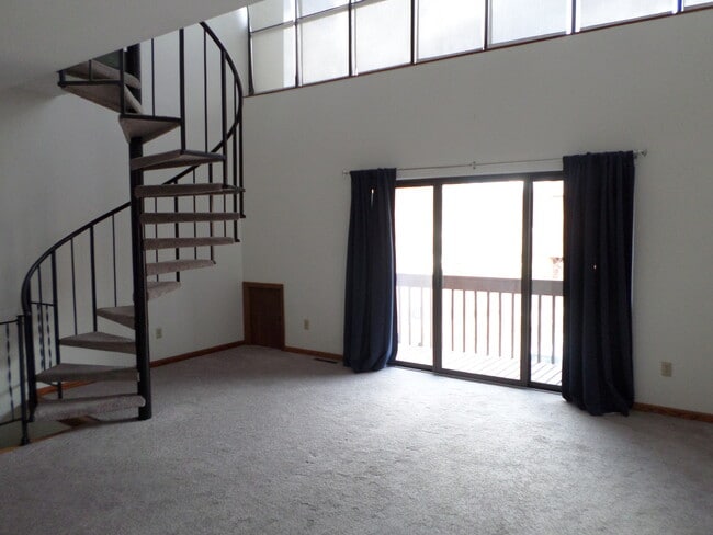 Building Photo - One-of-a-kind 3Bed/2 Bath Condo in Belpre!