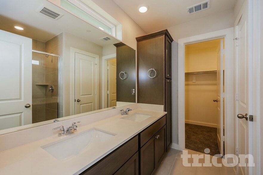 Building Photo - 209 Hockliffe Ct