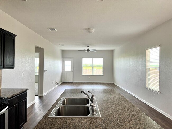 Building Photo - 15013 Jolynn St