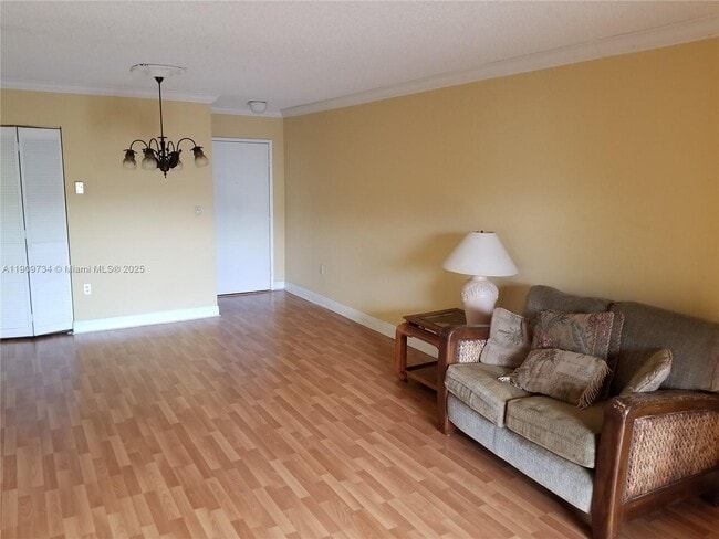 Building Photo - 9735 Fontainebleau Blvd