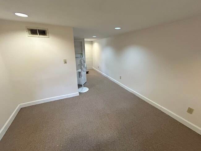 Building Photo - Beautiful Bungalow Home Located in Blacksburg