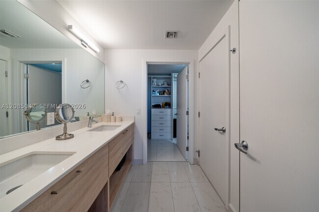 Building Photo - 16385 Biscayne Blvd