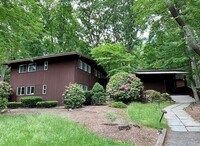 Building Photo - 30 Peacock Farm Rd