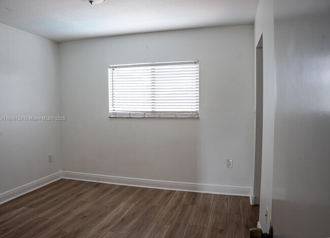 Building Photo - 16710 SW 140th Ave