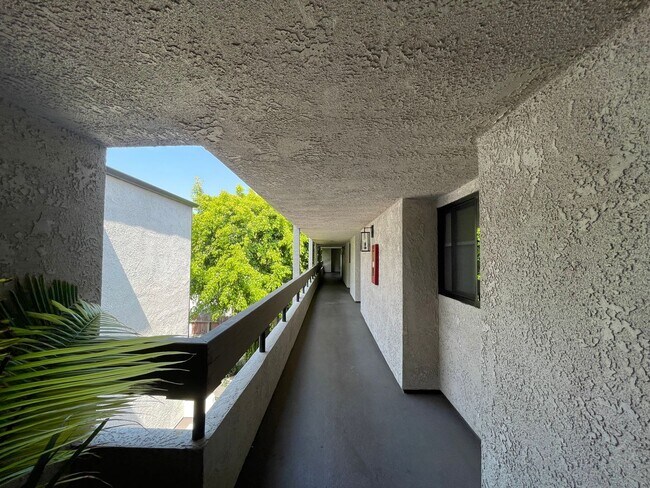 Building Photo - Prime Pasadena Condo