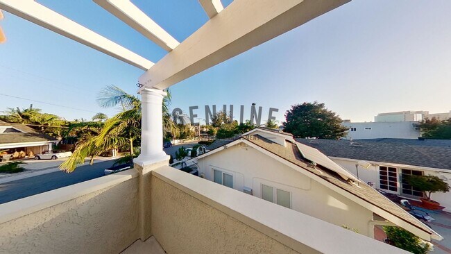 Building Photo - COMING SOON: Beautiful 3BD 3.5BA Townhome in Newport Heights