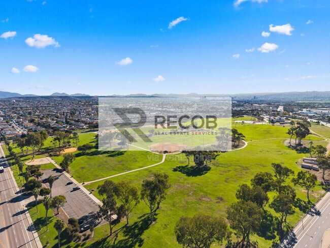 Building Photo - 832 Desty St