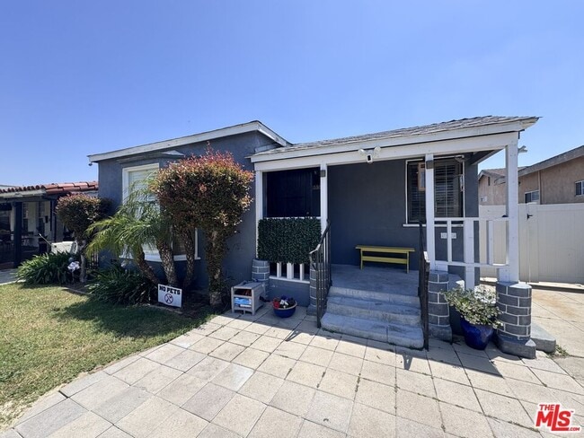 Primary Photo - 8850 S Wilton Pl
