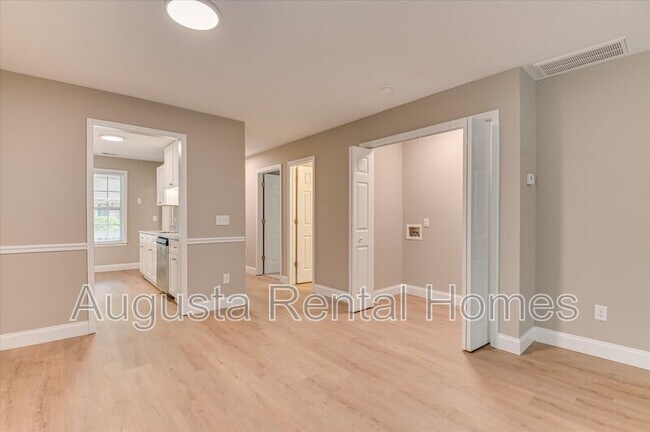 Building Photo - 111 Kelly Dr